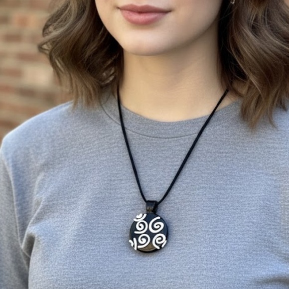 Jewelry - Chic Black and White Swirl Pendant Necklace